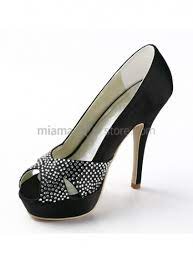 Tra le decollete puoi scegliere le scarpe da sposa con tacco a spillo di patrizia pepe e viola blu che conferiscono al piede un'innata femminilità e sono adatte per essere indossate indifferentemente con un abito corto o con. Scarpe Da Cerimonia Online Nere E Argento Tacco Alto
