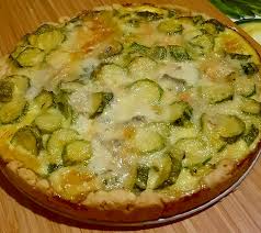 Το φθινόπωρο φέτος φαίνεται να είναι αργοπορημένο, οπότε ο καιρός ακόμη σηκώνει και φαγητά που έχουμε συνηθίσει να φτιάχνουμε την άνοιξη ή το καλοκαίρι. Crostata Salata Di Zucchine Con Gorgonzola E Pecorino Le Ricette Di Pantagruel