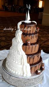 I Think This Is Really Cool Brides Cake Amazing Cakes Crazy Wedding Cakes
