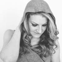 Kelly Mast's Instagram, Twitter & Facebook