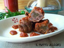 Le braciole, di vitello o di cavallo, fanno parte di questa tradizione. Braciole Pugliesi Al Sugo