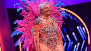 The news, unveiled as part of fox's 2021/22 schedule, comes ahead of the finale for season five, which is set to take place. Masked Singer 2021 Der Dino Gewinnt Sanger Sasha Ist Sieger Der Show