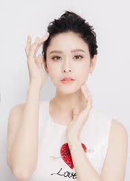 Trương quỳnh anh sinh năm 1989, là diễn viên, ca sĩ. TrÆ°Æ¡ng Quá»³nh Anh La Ä'áº¡i Diá»‡n Phan Phá»'i Ä'á»™c Quyá»n Má»¹ Pháº©m Organic Jeju Love Táº¡i Viá»‡t Nam Phá»¥ Ná»¯ Tháº¿ Há»‡ Má»›i
