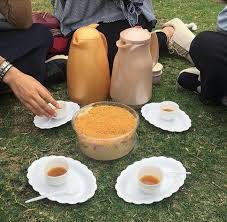 وعن خواتي س آحدثكم اختصرن الحب والصحبه في شعور واحد هم السعاده والحياه عسانا نعد السنين مع بعض و Henna Flower Designs Artsy Photos Food Snapchat
