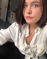 Rachel Zell's Instagram, Twitter & Facebook