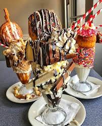 Последние твиты от hershey's chocolate world (@chocolateworld). Say Cheers Mumbai On Instagram May Your Sunday Be As Good As These Scrumptious Looking Freakshakes Who D Like Yummy Food Dessert Love Food Food Cravings