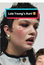 Lola Duncan's Instagram, Twitter & Facebook