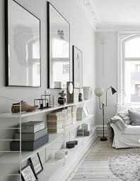 Pour décorer discrètement vos murs et gagner de la place au. Comment Decorer Le Mur Avec Une Belle Etagere Murale Etagere Deco Decoration Interieure Deco Salon