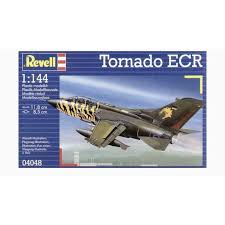 Late afternoon landing at ghedi airbase, for this 155° gruppo tornado ecr. Revell 04048 1 144 Tornado Ecr Passion 132