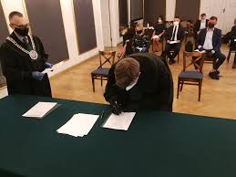 Został uhonorowany odznaczeniem adwokatura zasłużonym. Okregowa Rada Adwokacka W Warszawie Okregowa Rada Adwokacka W Warszawie