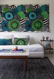 Un Duplex Decorado Con Colores Plenos Decoracion De Interiores Decoracion De Comedor Decoracion Hogar