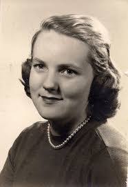 Kristin Kaczmarek's Instagram, Twitter & Facebook