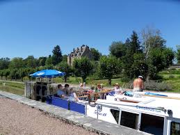 Le Canal Du Nivernais En Bateau Sous Le Soleil Voyage Dans Le Temps Vacances En France Bateau