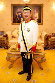 .antara 33 penerima darjah indera mahkota pahang (dimp) pada istiadat pengurniaan darjah dan pingat negeri pahang sempena memuliakan ulang tahun keputeraan sultan pahang, sultan ahmad shah yang disempurnakan pemangku raja pahang, tengku abdullah sultan ahmad shah. Director Profile Lbs Super