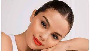 Actress and singer selena gomez was born on july 22, 1992 in grand prairie, texas. Selena Gomez Hilariously Fails To Impress With Basketball Skills