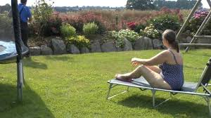 Nach dem schmusen ficken sie im garten. Nackt Im Garten Durchgefickt Amateur Sex Video Von Sexyleni Auf Frivol Com