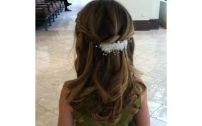First, you need to wet your hair. 48 Simply Stunning First Communion Hairstyles For Girls