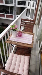 Balkon Auch Ein Schmaler Balkon Kann Gut Genutzt Werden In 2020 Schmaler Balkon Balkon Design Holzfliesen