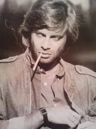 Eccovi a tutti la grande sorpresa, un mito, un uomo affascinante e  simpatico. Un grande artista in ogni campo. PASCAL PERSIANO, un amico  sincero.