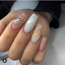 Gold Flakes Are Everything Follow For More Standout Nails Follow Standout Nails Rose Gold Nails Acrylic Stylish Nails Gold Nails