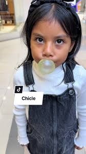 Mama Haciendo Maior Bomba De Chicle