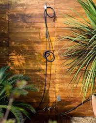 Détails des conditions disponibles en magasin ou sur internet. 20 Douches D Exterieur Pour Se Doucher Au Jardin Styles De Bain
