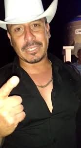 esque yo lo amo!😍 aunque se le vaya el avion como a mi hahaha 😍😍 Rolando  Marroquin Los Invasores De Nuevo Leon Oficial vocalista principal.. ,  #izaNaif #Rolando #invasoresDeNL 🎤 #feremoc 17 ...