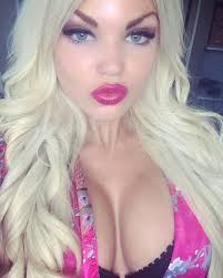 Instagram Girl Madison Gordon Is What They Call "Au Naturale"