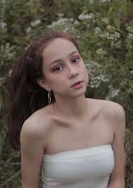 Gabrielle Evans's Instagram, Twitter & Facebook