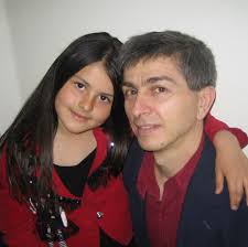 But in 2006 maria and bianca moved to romania for almost three years so. Bianca Al Lado De Su Padre Nicu Marca Com