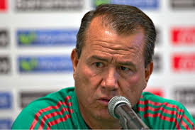 Dirigir al Tri, detonó salida de Efraín Flores