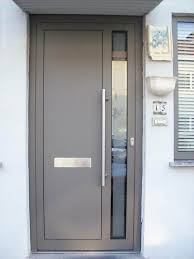 voordeur in aluminium ral met zijlicht in glas deur met inox trekker verticaal welmac welmacatelier madeinbelgium voordeur buitendeuren houten ramen
