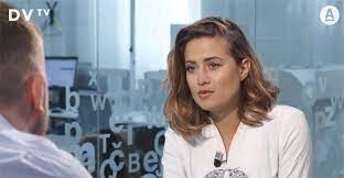 Moderátorka a zpěvačka emma smetana mluví o spolupráci s dvtv a o tom, kdo ji nejvíc inspiruje, když skládá muziku. Chtel Jste Trenerovi Zabit Deti Smetana Se Totalne Ztrapnila V Rozhovoru O Fotbale Expres Cz