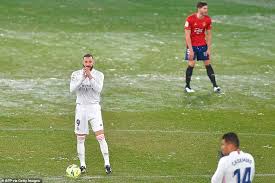 Esta es la convocatoria de zinedine zidane para el partido frente a osasuna, correspondiente a la jornada. Osasuna 0 0 Real Madrid Zinedine Zidane Apos S Side Slip Up In The Snow Sport Portal