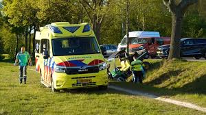 Buggy belandt in sloot in Assen, bestuurder gewond