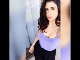 His wife name is navjot kaur sidhu and she is a doctor by profession. Navjot Singh Sidhu Doughter Rabia S Hot Style Youtube