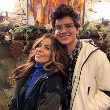Gloria trevi es una cantante, compositora, bailarina, actriz y presentadora de televisión mexicana. Angel Gabriel Gomez Conoce Al Hijo Que Gloria Trevi Tuvo En Prision Y Que Se Dedica A La Musica Meganoticias
