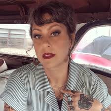 American Pickers Danielle Colby Drops Jaws in Busty Burlesque Costume -  Parade