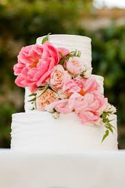 Por ello te ayudamos a que puedas tener una idea más clara de lo que quieres o necesitas para tus arreglos. 20 Pasteles De Boda Con Flores El Blog De Una Novia