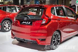 Mesin masih menggunakan mesin lama l15 yang terkenal kencang. Honda Jazz 2019 Red Colour