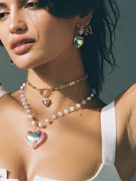 We have amazing bundles! For example… The Best Selling Rebecca Heart  Bundle. Features The Rebecca Heart Necklace, The Rebecca Heart Earrings &  The Sloane Choker. The perfect set.