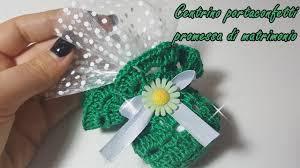In questo video tutoria faremo insieme alla bravissima criss un sacchettino porta confetti/bomboniera, facile facile e molto carino. Centrino Portaconfetti Per Promessa Di Matrimonio All Uncinetto Tutorial Facile Youtube