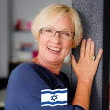 Karin Kins's Instagram, Twitter & Facebook