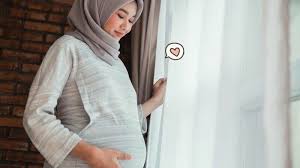 Berpuasa ketika hamil merupakan salah satu perkara yang agak sukar untuk dilakukan oleh ibu hamil. Hukum Puasa Bagi Ibu Hamil Begini Menurut Islam Dan Pakar Kesehatan Orami