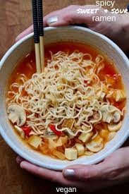 You Will Love My Spicy Sweet And Sour Ramen Noodle Soup Recipe This Quick And Easy Ramen Soup Is Read Avec Images Recette Vegetarienne Facile Recette Recette Vegetarienne