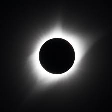 Června 2021 v česku při pohledu přes bezpečný filtr. Zatmeni Slunce 2017 Fotoaparat Cz