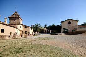 Vivienda unifamiliiar situada muy próxima al municipio de sant feliu de codines y bigues i riells.~ consta de una sola planta distriibuida en comedor salón amplio, cocina espaciosa con. Eix Estels Cases De Colonies De Qualitat