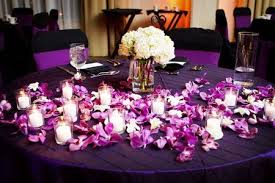Il s'agit du bouquet de la mariée donc il est forcément deux fois plus cher ! Angolna Megszemelyesites Gyanus Deco Table Mariage Blanc Et Violet Amazon Pema Karpo Org