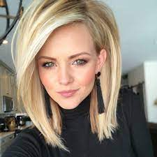 Side Part And Straight Hair Both Are Not Super Common For Me And It S Weird How When We Do Our Hair Or Makeup Hair Styles Hair Lengths Medium Hair Styles