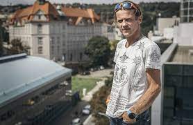 Holeček has received the 2018 piolet d'or award for his successful full ascent on the southwest face of gasherbrum i with zdeněk hák, which he achieved in alpine style. Jaros Je Chvastal A Lhar Do Lidi Jako Rakoncaj Se Nekope Rika Horolezec Holecek Ostatni Sporty Lidovky Cz